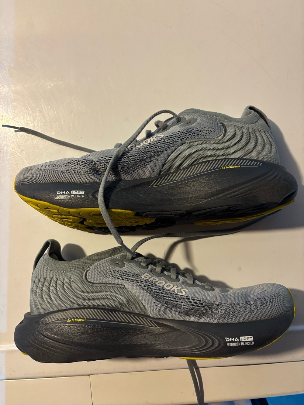 Men’s Brooks Adrenaline shoes 9.5 wide